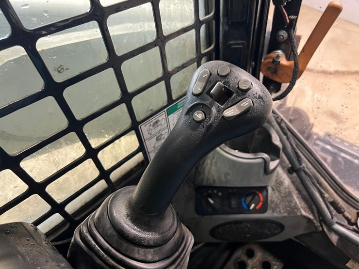 2019-bobcat-t740-image-27