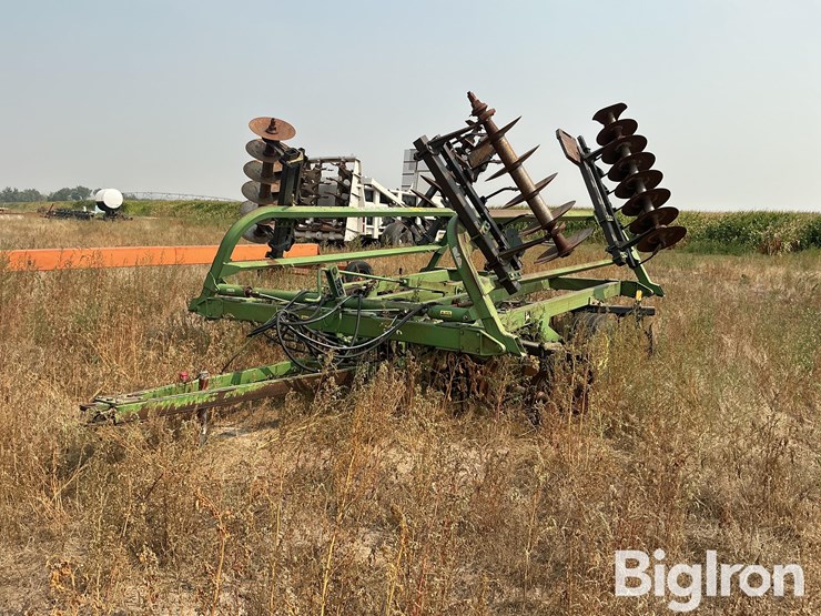 john-deere-235-image-1