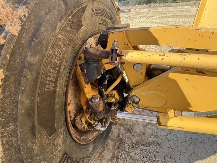 2011-deere-772gp-image-12