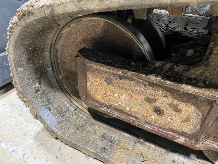 2019-bobcat-t740-image-13