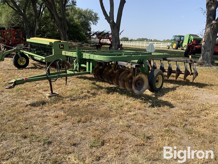john-deere-310-image-1