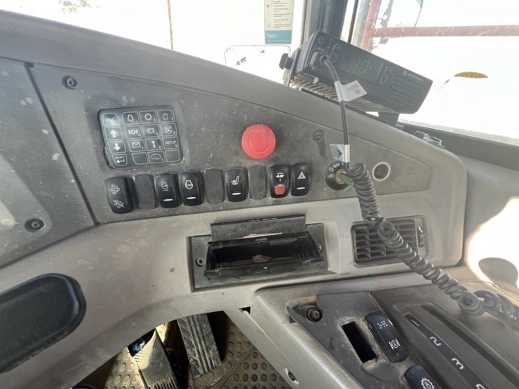 2020-volvo-a60h-image-11