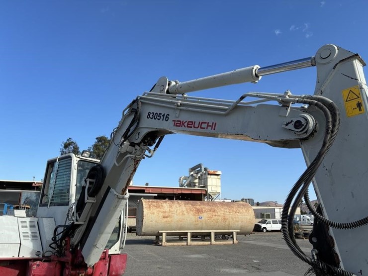 2016-takeuchi-tb280fr-image-10