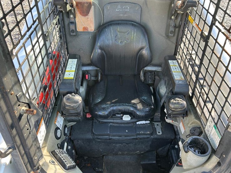 2017-bobcat-t740-image-18