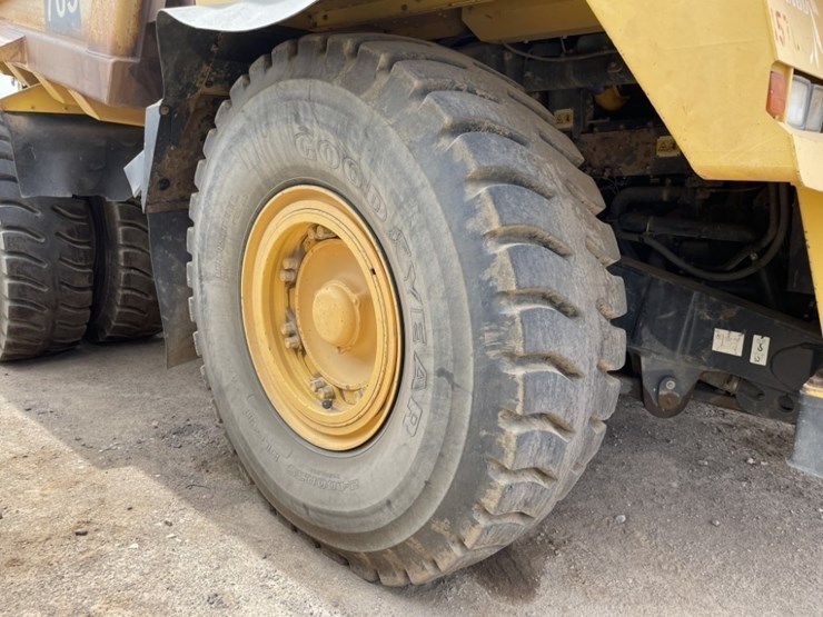 2015-komatsu-hd605-7e0-image-12