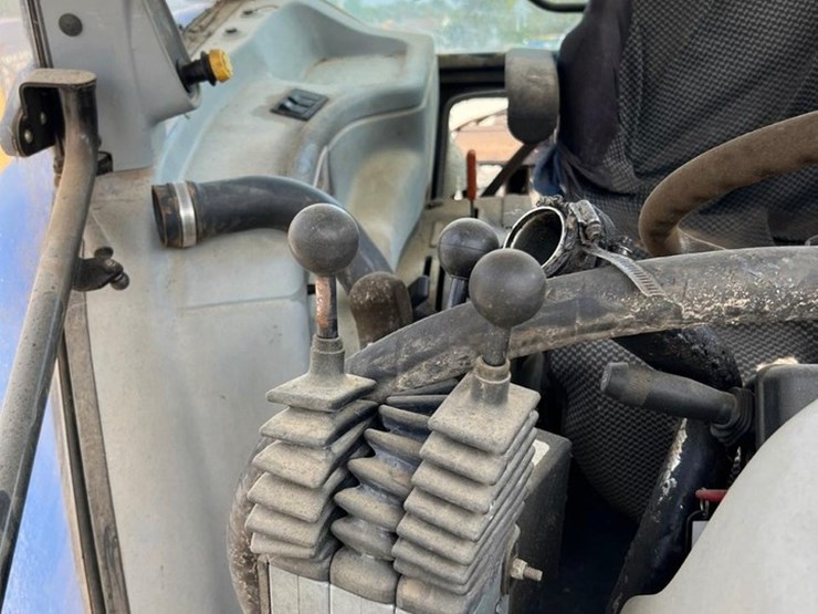 new-holland-t5050-image-12
