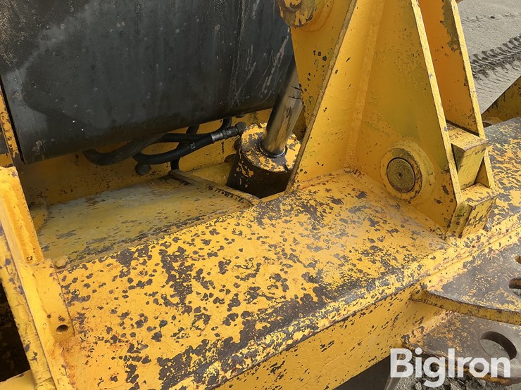 1982-deere-772a-image-12