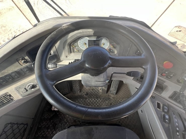 2020-volvo-a60h-image-12