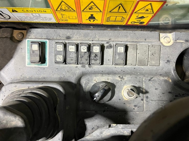 takeuchi-tl10v2-image-25