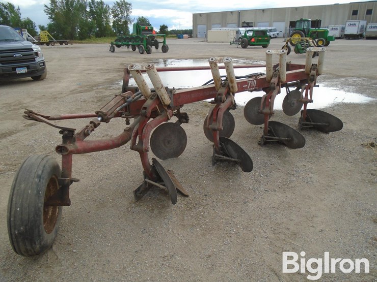 international-710-image-6