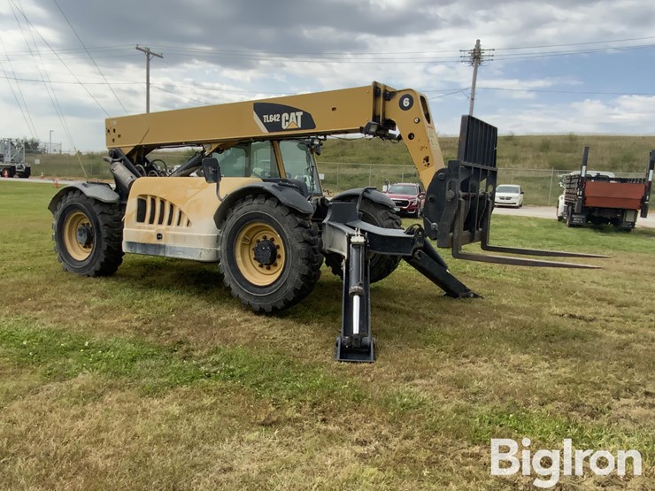 2008-caterpillar-tl642-image-3