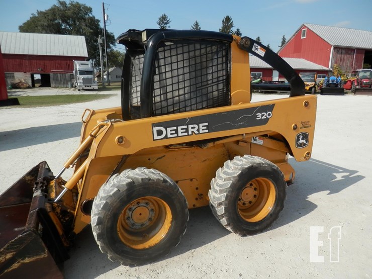 deere-320-image-7