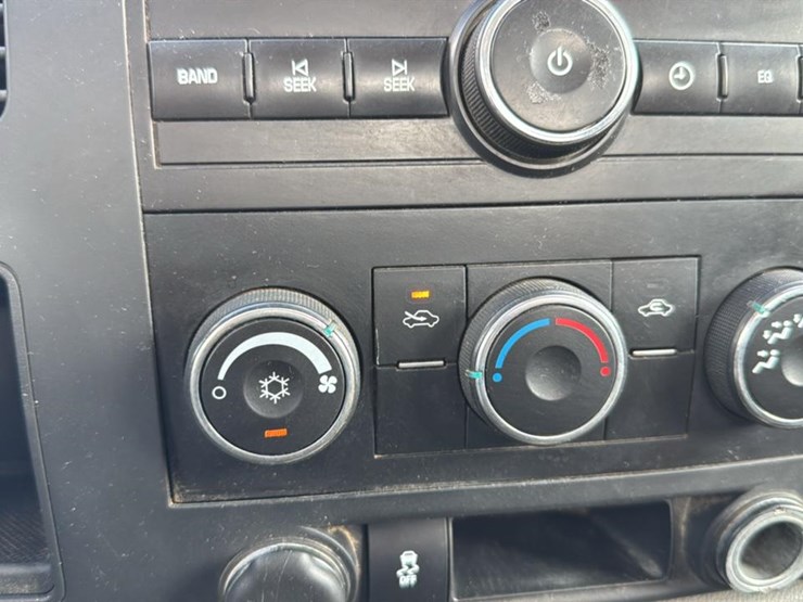 2012-chevrolet-2500-image-32