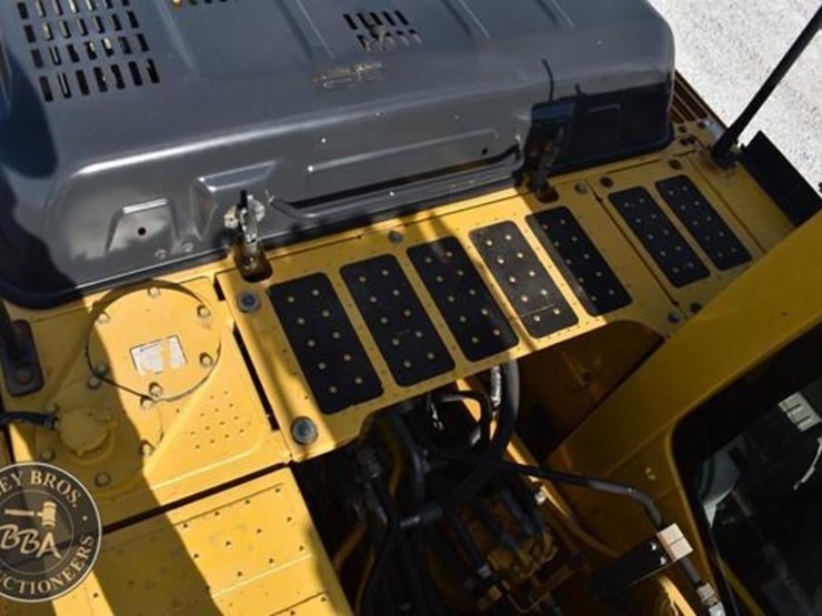 2014-komatsu-pc210-10-image-52