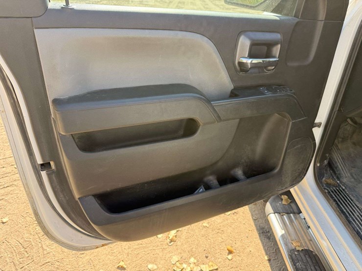 2018-chevrolet-1500-image-31