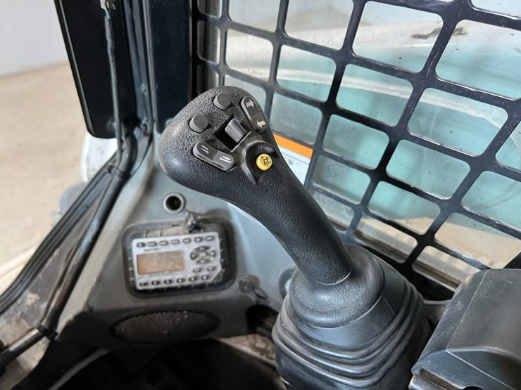 2020-bobcat-t870-image-29