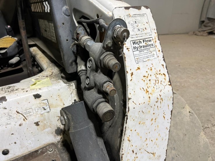 bobcat-s330-image-11