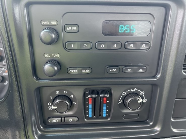 2004-chevrolet-silverado-3500-image-26