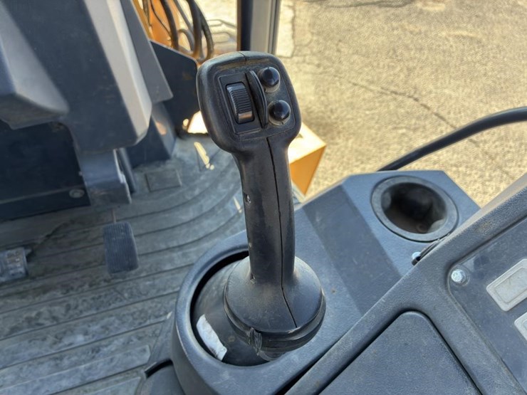2015-deere-710k-image-21