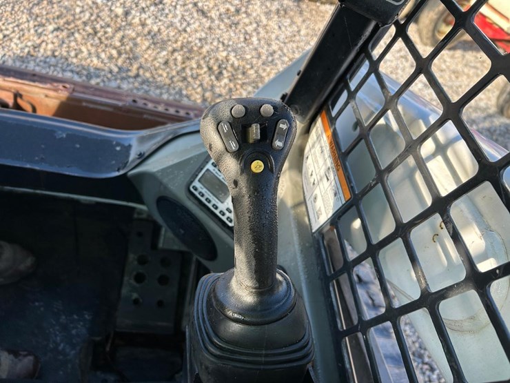 2017-bobcat-t740-image-19