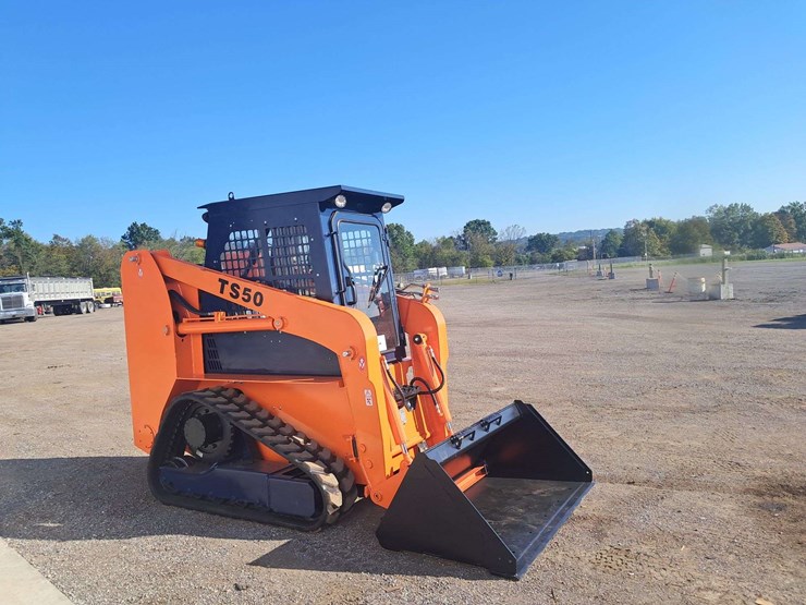 2024-case-ts50-skid-loader-image-2