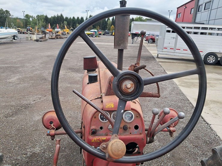 farmall-350-2wd-tractor-image-22