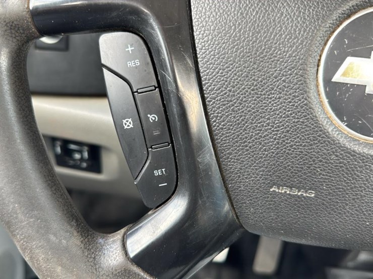 2012-chevrolet-2500-image-35