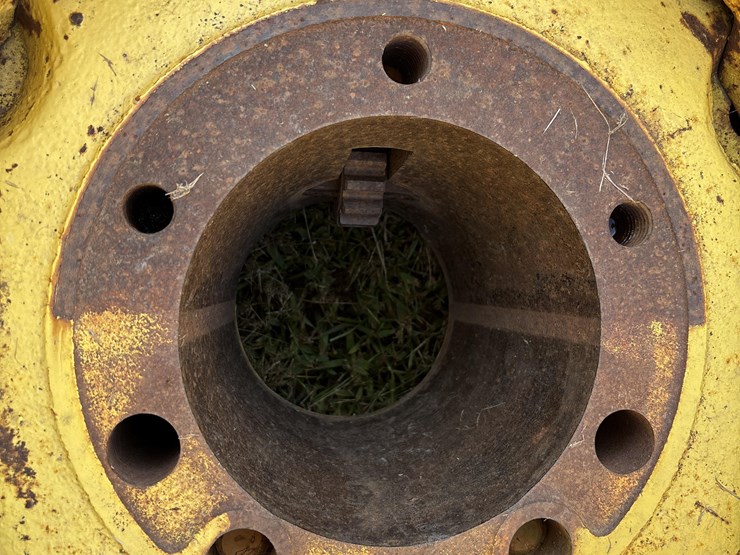 john-deere-32-image-15