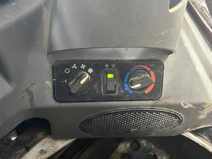 2019-bobcat-t870-image-34