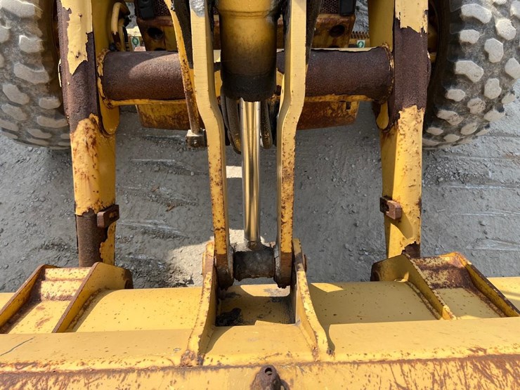 caterpillar-430d-image-10