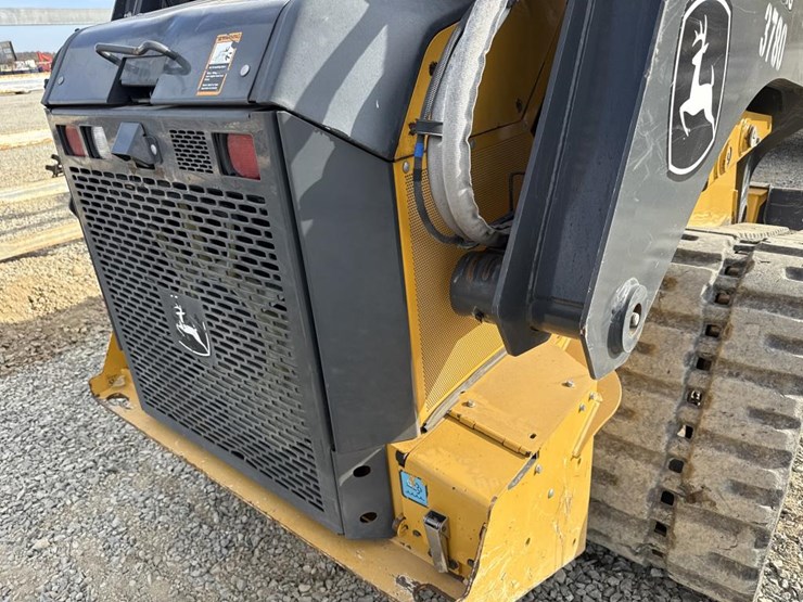 deere-331g-image-23