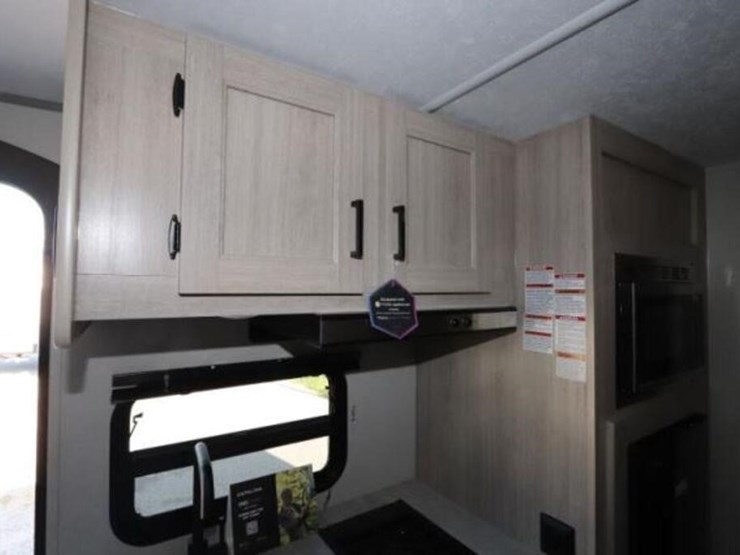 unused-2024-catalina-164bhx-travel-trailer-5zt2cae-image-12