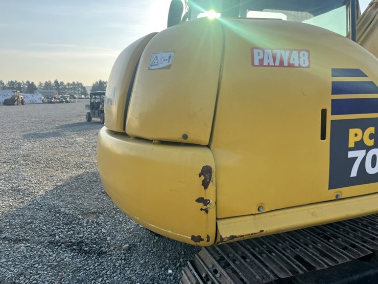 2012-komatsu-pc70-image-18