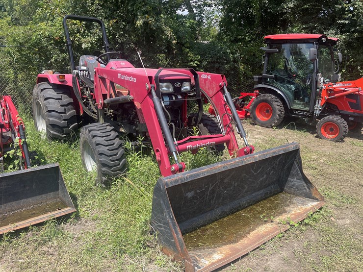 2019-mahindra-4540-image-3