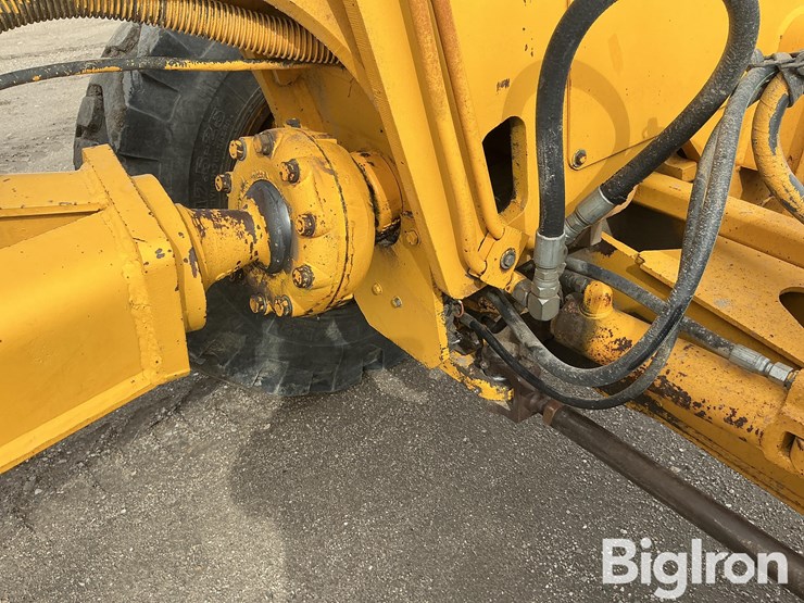 1982-deere-772a-image-19