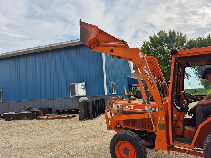 kubota-l2850-image-2