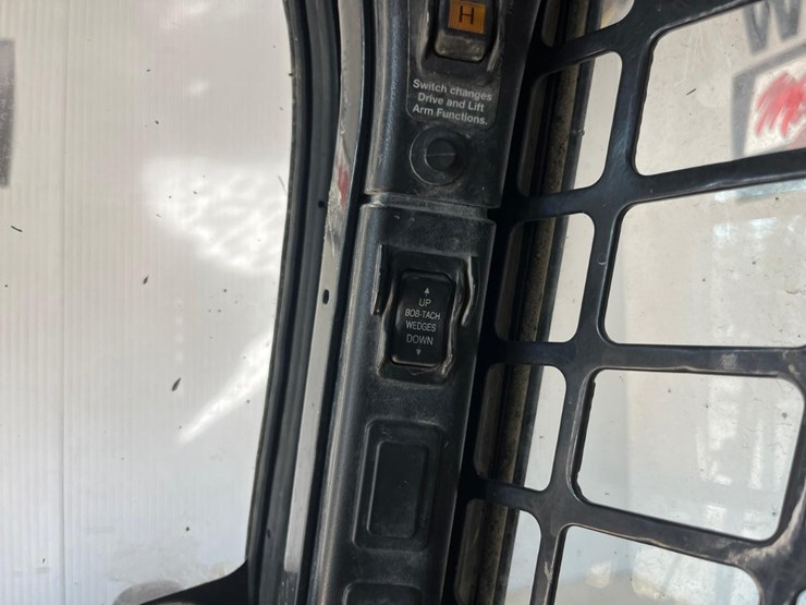2019-bobcat-t870-image-31