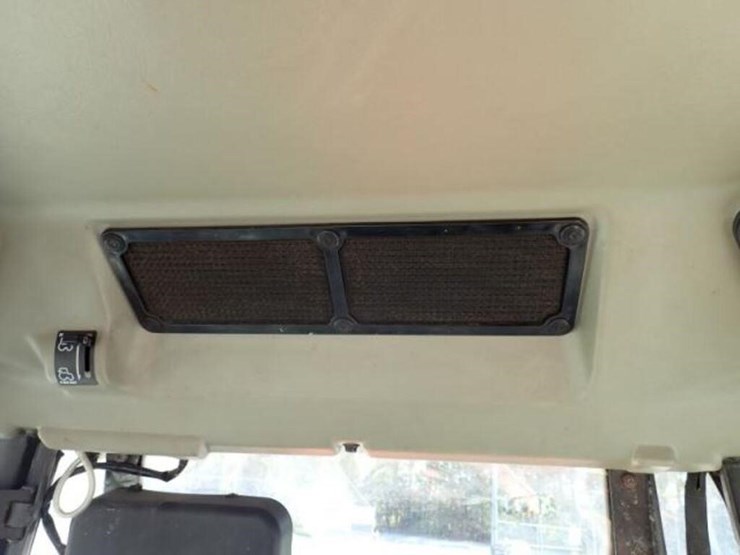 2016-kubota-m7040d-image-25