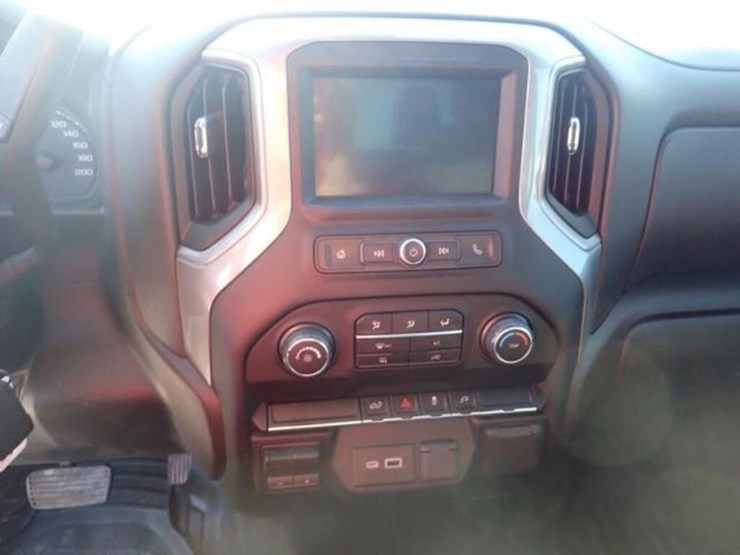 2022-chevrolet-2500hd-image-21