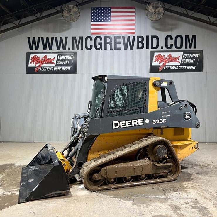 DEERE 323E