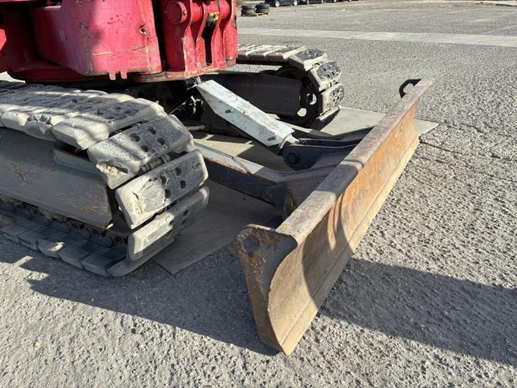 2016-takeuchi-tb280fr-image-8