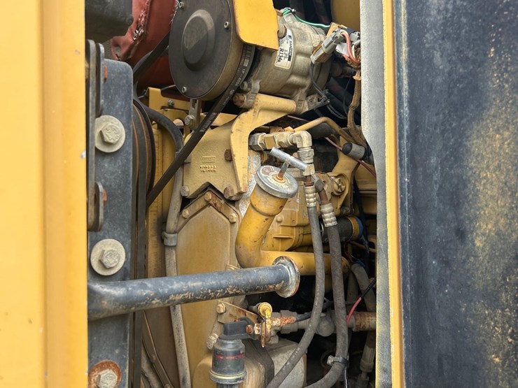 caterpillar-938g-image-19