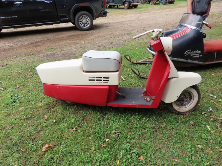 1959/60-cushman-road-king-scooter-image-5