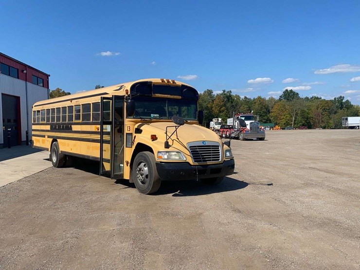 2009-blue-bird-bb-conventional-school-bus-image-4