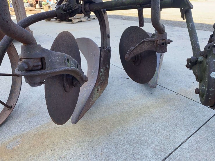 horse-drawn-2-bottom-oliver-plow-image-5