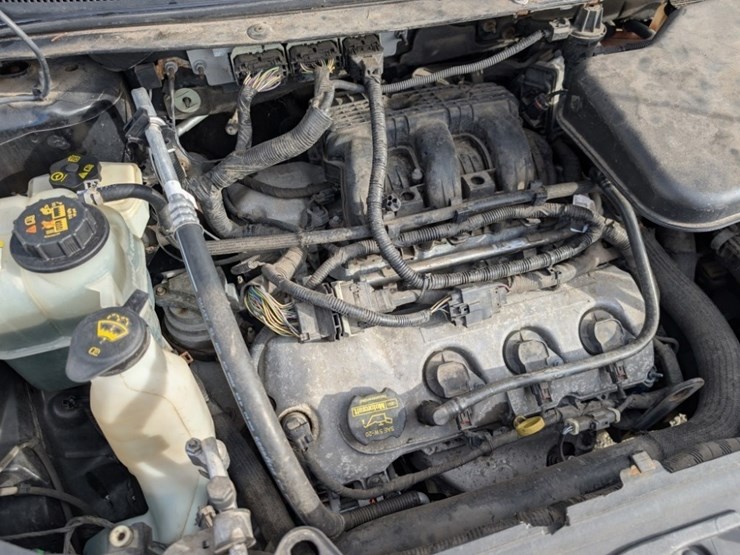 2010-ford-edge-image-11