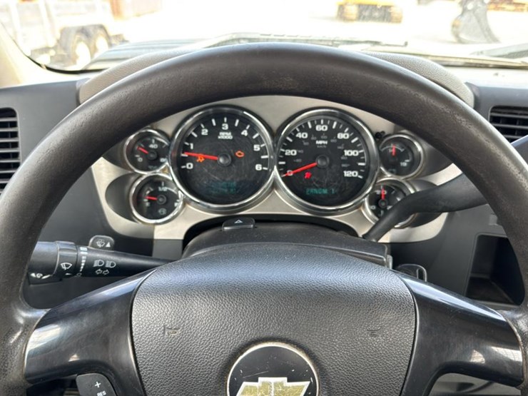 2012-chevrolet-2500-image-31
