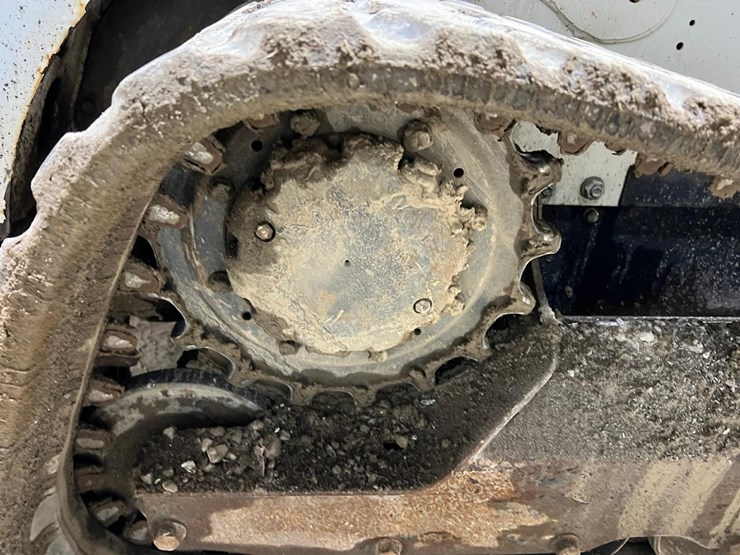 2019-bobcat-t740-image-18