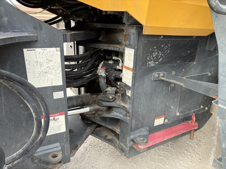 2015-komatsu-wa380-8-image-12