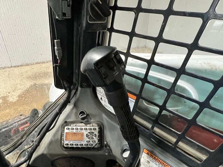 2017-bobcat-s550-image-23